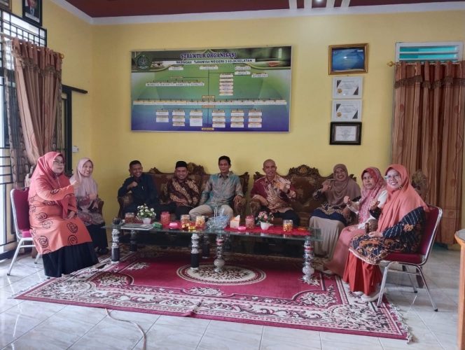 
 Monev kasubag TU ke MTsN 3 Solok Selatan