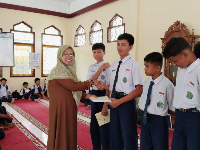 
 Reward, penyemangat  pesantren Ramadhan