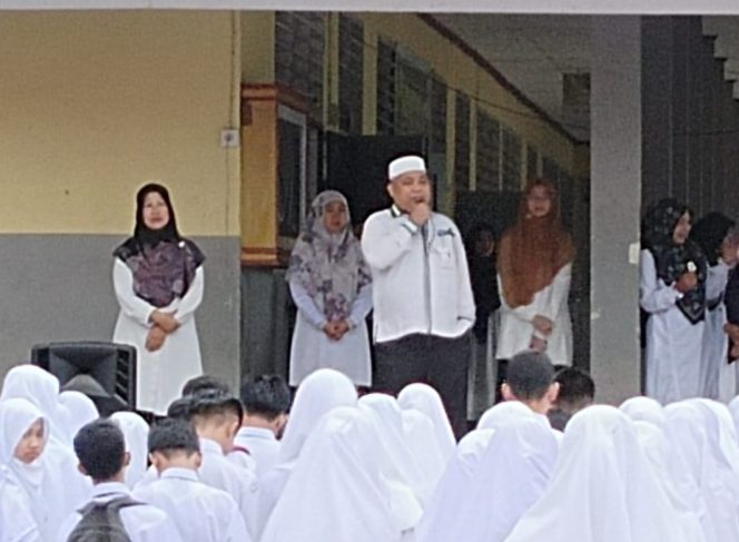 
					Apel pagi hari pertama sekolah siswa MTsN 3 SolSel