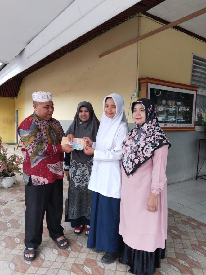 
 Naura Lutfiyyah, Penerima Reward Ka kankemenag SolSel