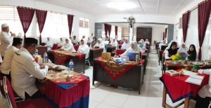 Guru dan pegawai MTsN 3 Solok Selatan serius dan sangat antusias sekali mendengarkan materi yang disampaikan pemateri dalam acara SEMLOKA Guru profesional dalam kerangka merdeka belajar.