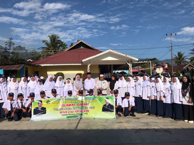 
					Plt Kakankemenag SolSel Syafra Haradi Membuka Secara Resmi Daurah Tahfidz Al Qur’an MTsN 3 SolSel