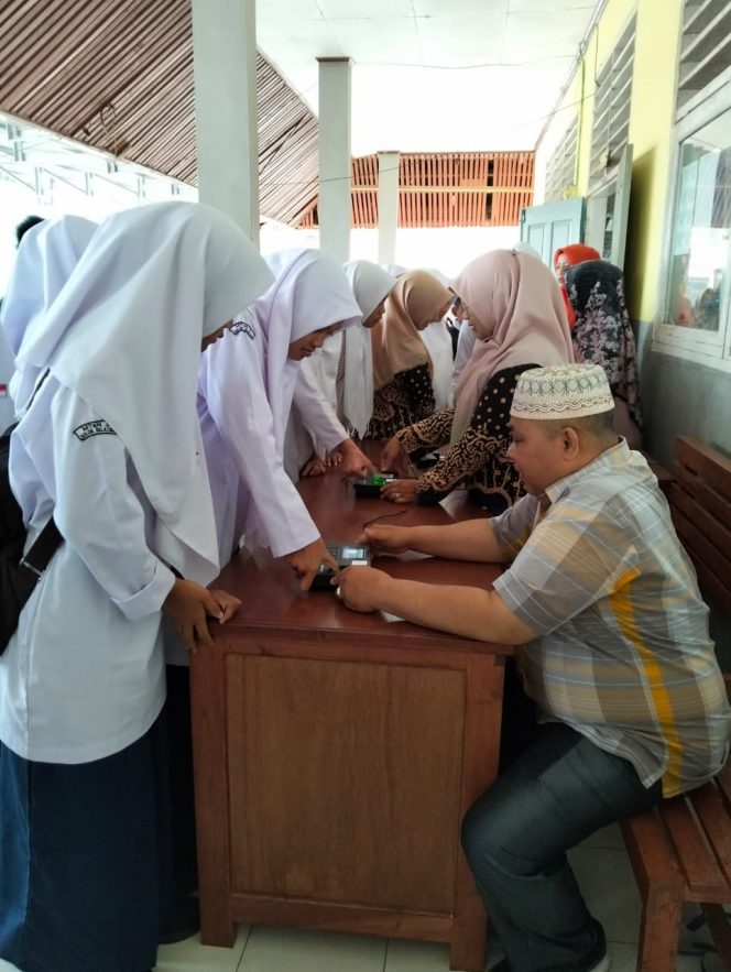 
 Perdana, Presensi Kehadiran Siswa Dengan Mesin Finger print