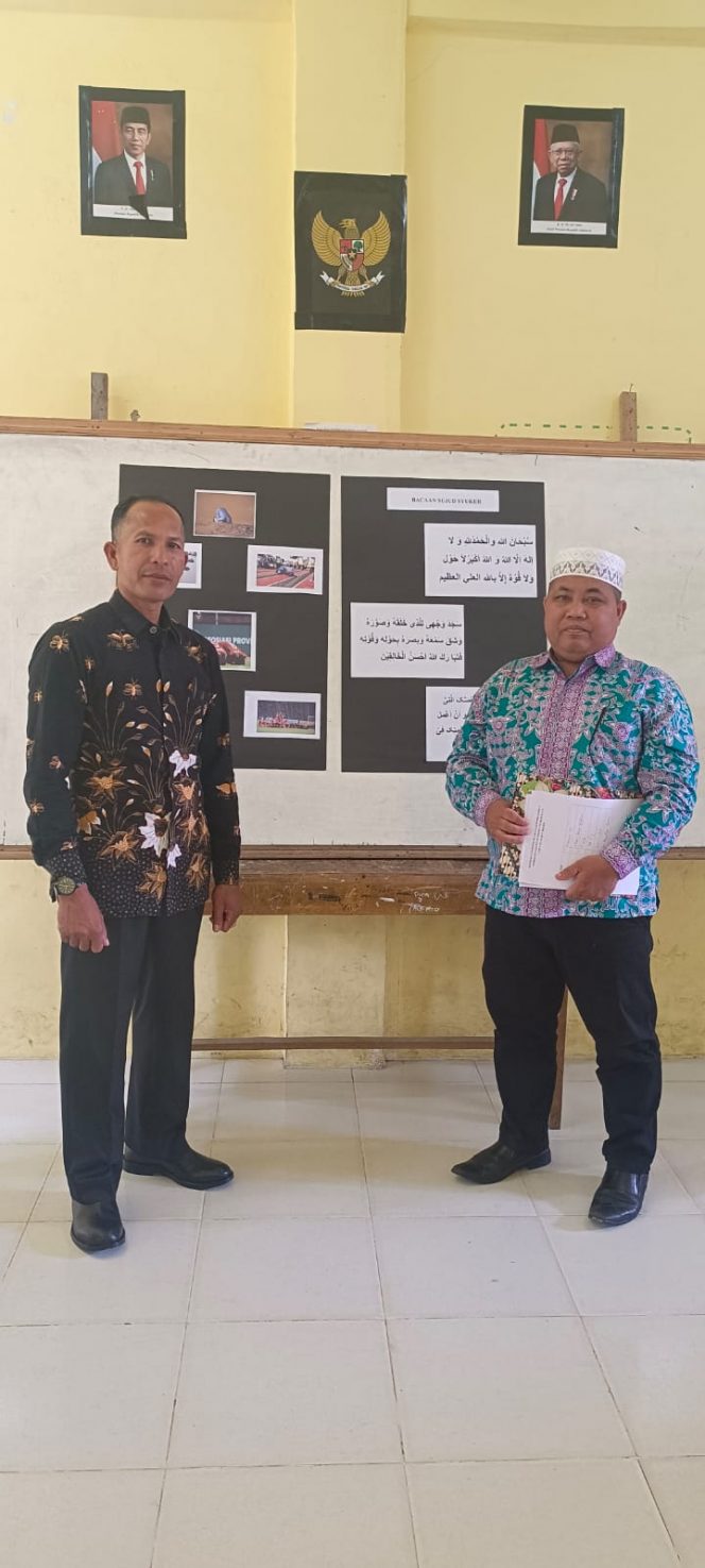 
					Mahyulis Uraikan Materi Melalui Media Gambar dan Diskusi