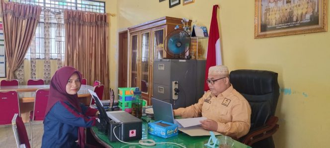 
					Kepala MTsN 3 Solok Selatan H. Jasrul Supervisi Linda Mayang Sari