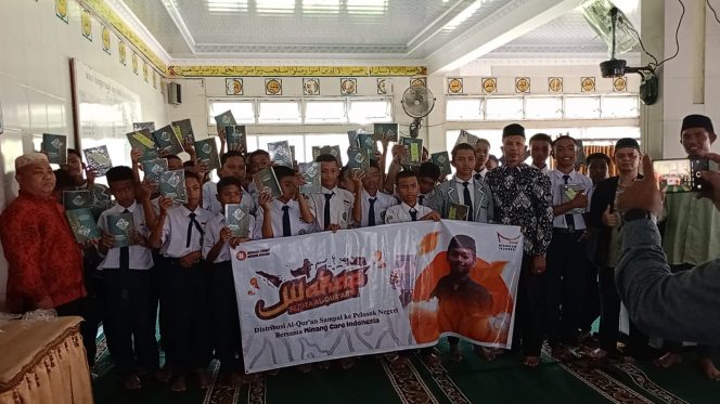 
					Al Qur’an Gratis dari Minang Care Indonesia Untuk Siswa Tahfiz MTsN 3 Solok Selatan