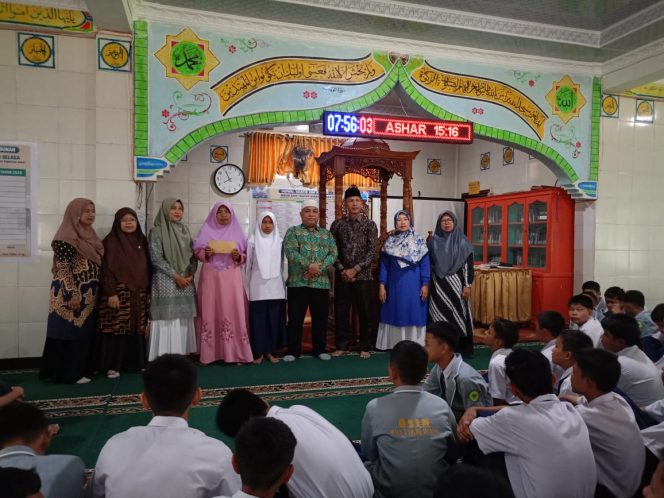 
					SUMBANGAN UNTUK NAILA SISWA YATIM PENGIDAP PENYAKIT JANTUNG BOCOR, AMANDEL DAN KELAINAN TULANG BELAKANG.
