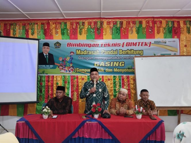 
					Kakankemenag Solok Selatan Fitriyoni Membuka Secara Resmi Acara BIMTEK Madrasah Pandai Berhitung dengan Menggunakan Metode Gasing di MTsN 3 Solok Selatan