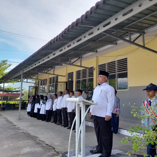 
					Kemad MTsN 3 Solok Selatan H. Jasrul Pembina Upacara Memperingati Hari Sumpah Pemuda