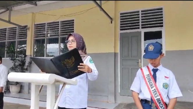 
					Linda Mayang Sari Menjadi Pembina Upacara Bendera di MTsN 3 Solok Selatan
