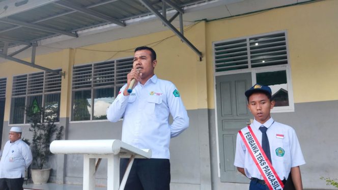 
 Pentingnya Kesadaran Diri, Judul Amanat Almi Yusdi Pembina Upacara Bendera di MTsN 3 Solok Selatan