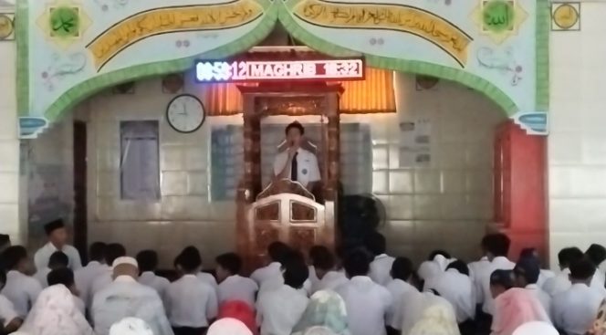 
					Okta Mezo Maulana Putra siswa MTsN 3 Solok Selatan menyampaikan Ceramah pendek