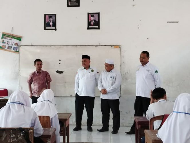 
					Kakankemenag Solsel Monev UM di MTsN 3 Solok Selatan