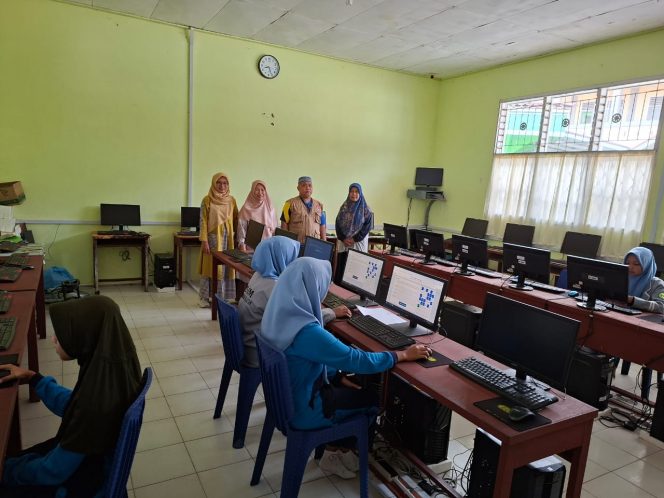 
					8 orang siswa MTsN 3 Solok Selatan uji Kompetensi pada Try out pra KSM Tahun 2025