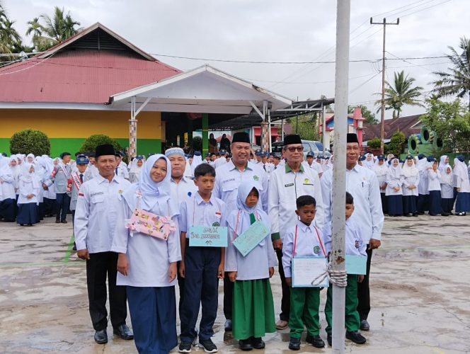 
					Kakankemenag Solsel di wakili kasi Pendis membuka kegiatan MATSAMA kecamatan Pauh Duo di MTsN 3 Solok Selatan