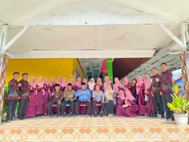 
					Kakankemenag Solok Selatan tinjau latihan qasidah kolaborasi di MTsN 3 Solok Selatan