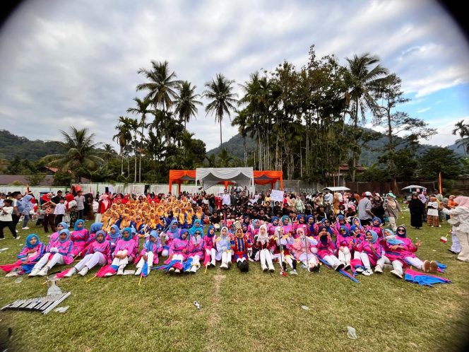 
					Camat Pauh Duo Apresiasi grup drumband dan peserta pawai MTsN 3 Solok Selatan