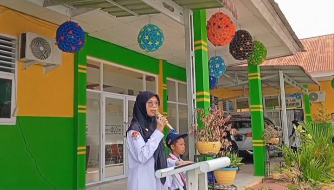 
					Madrasah laboratorium pembentukan karakter siswa, judul amanat Zulfa Hasanah guru MTsN 3 Solok Selatan