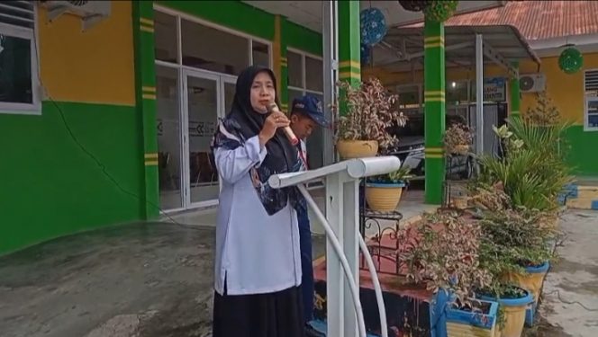 
					Waktu takkan terulang, judul amanat Ratna Juita pembina upacara di MTsN 3 Solok Selatan