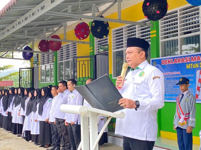 
					Kakan kemenag Fitriyoni sampaikan core value siswa, guru dan kepala madrasah di MTsN 3 Solok Selatan