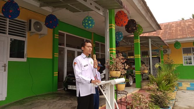 
					Komunikasi, amanat Muhammad Habibie pada upacara bendera MTsN 3 Solok Selatan